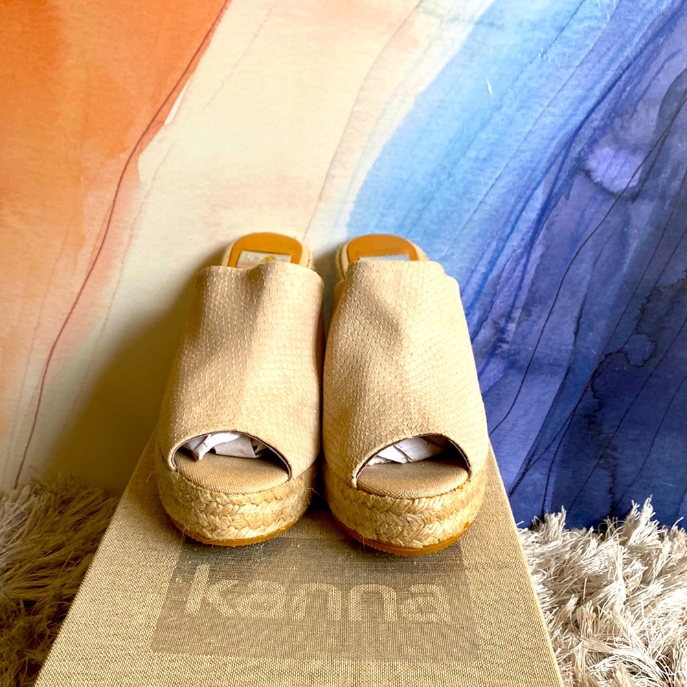 KANNA Cream Sandals size 38 in Spain size 8 in USA